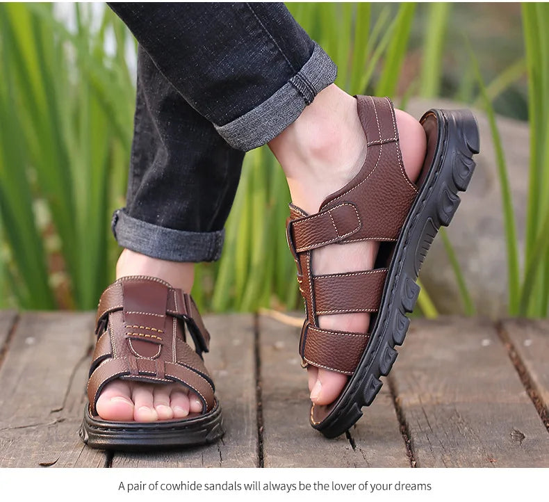Sandales de luxe pour hommes Sandales en cuir de vache pour hommes 2024 Chaussures de plage à semelles épaisses antidérapantes d'été Baskets de loisirs en cuir faites à la main pour hommes