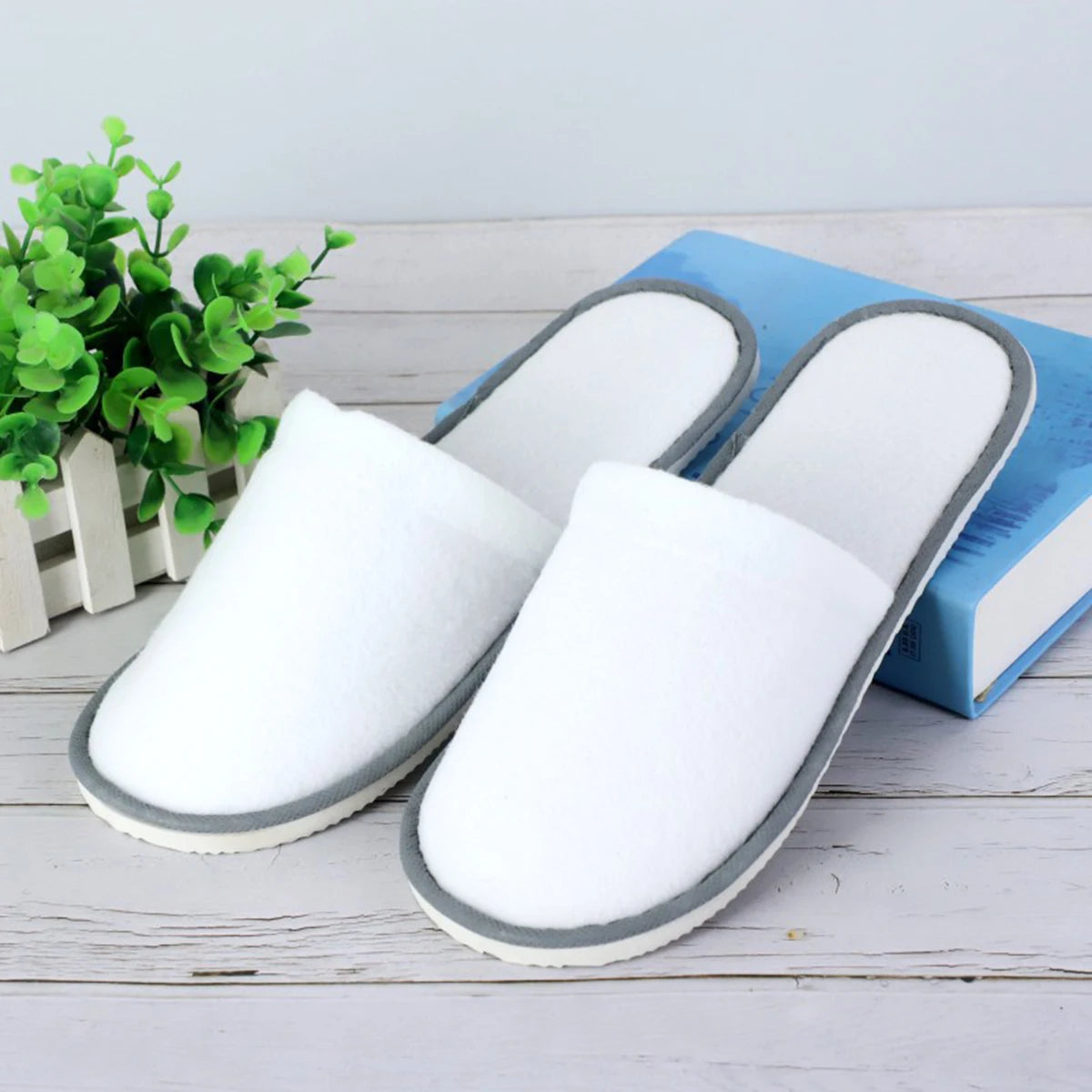 1 Pair Disposable Slippers Hotel Travel Slipper Sanitary Party Home Slipper Guest Use Folding Men Women Indoor Slippers