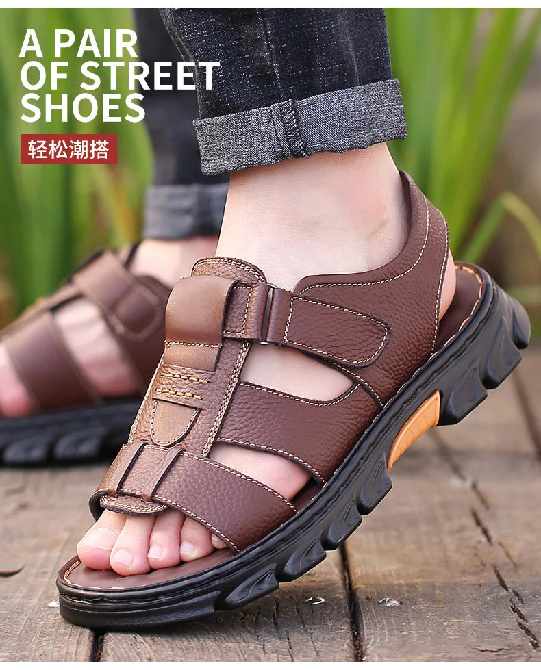 Sandales de luxe pour hommes Sandales en cuir de vache pour hommes 2024 Chaussures de plage à semelles épaisses antidérapantes d'été Baskets de loisirs en cuir faites à la main pour hommes