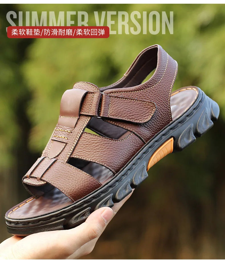 Sandales de luxe pour hommes Sandales en cuir de vache pour hommes 2024 Chaussures de plage à semelles épaisses antidérapantes d'été Baskets de loisirs en cuir faites à la main pour hommes